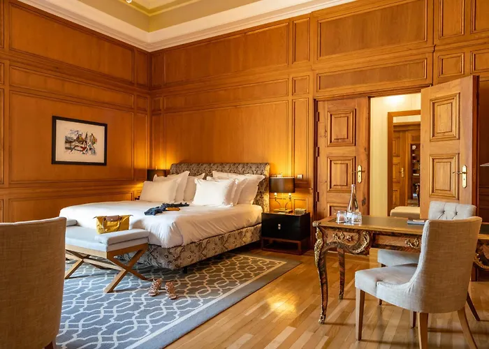 De - Small Luxury Of The World