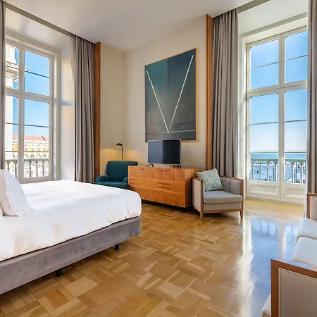 De - Small Luxury Of The World Lisbon