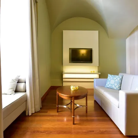 De - Small Luxury Of The World Лиссабон